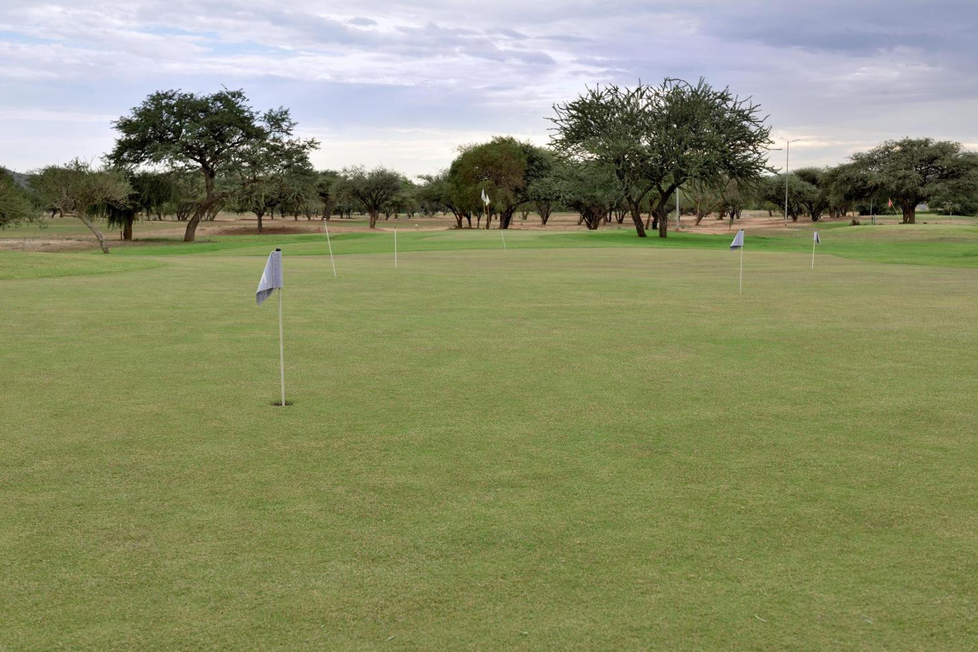 Windhoek Country Club Resort Exterior foto